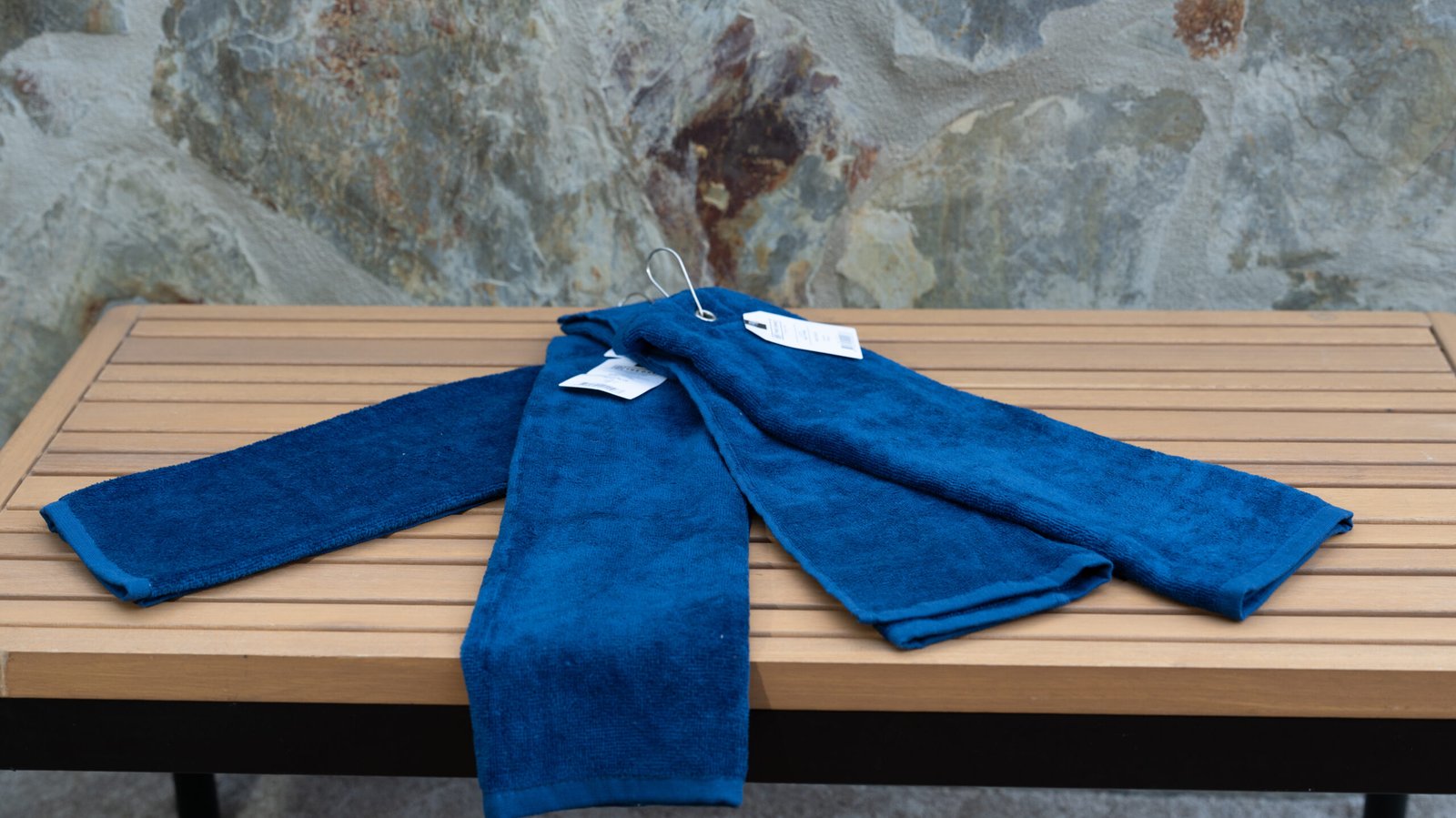 Luxe golfhanddoek als relatiegeschenk